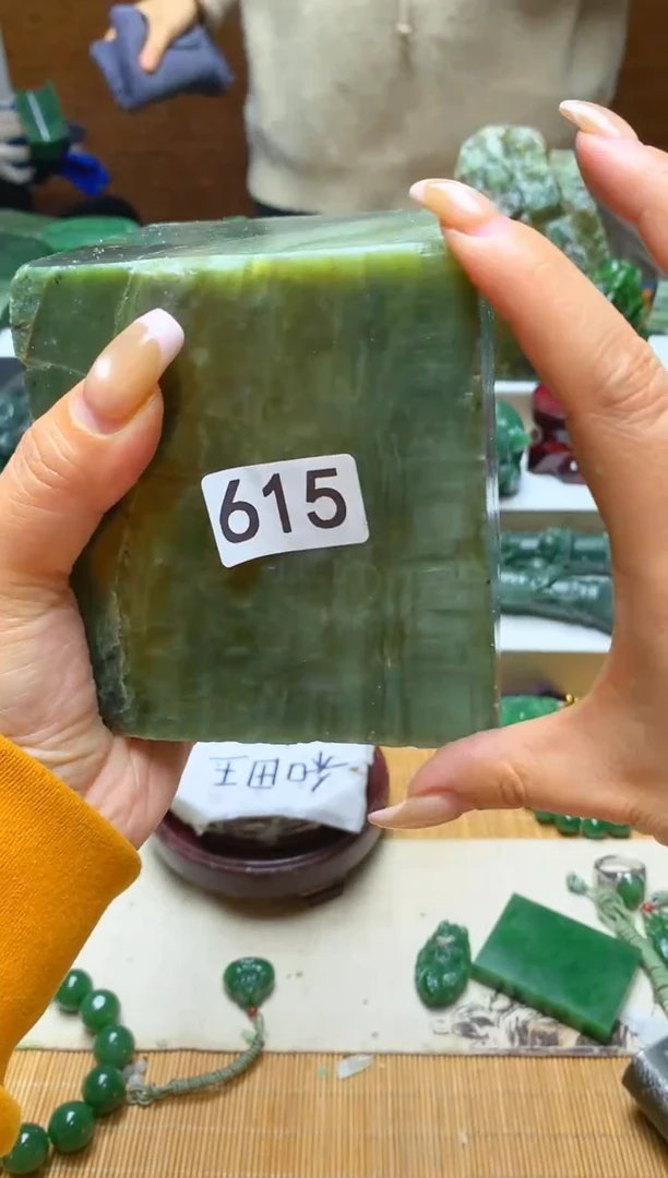 未镶嵌和田玉摆件1