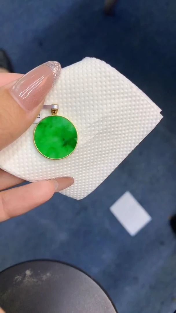 颈饰18K金镶嵌翡翠1