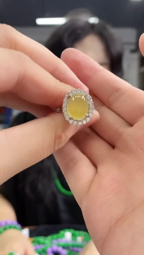 翡翠戒指未镶嵌多样性发其一颜色微差