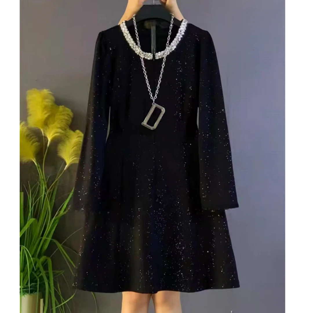 318亮钻领百搭连衣裙