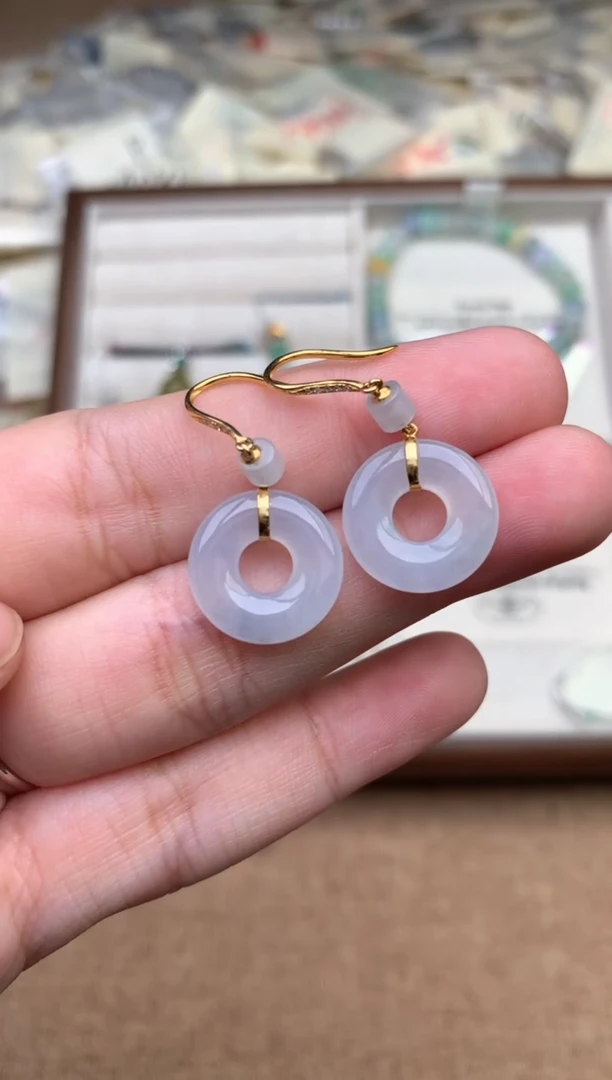 18K金镶嵌挂件翡翠一