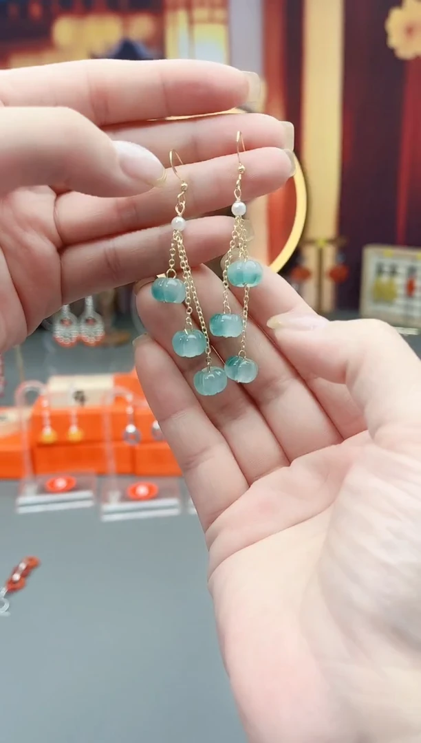 未镶嵌石英质玉（天山翠）耳钉712