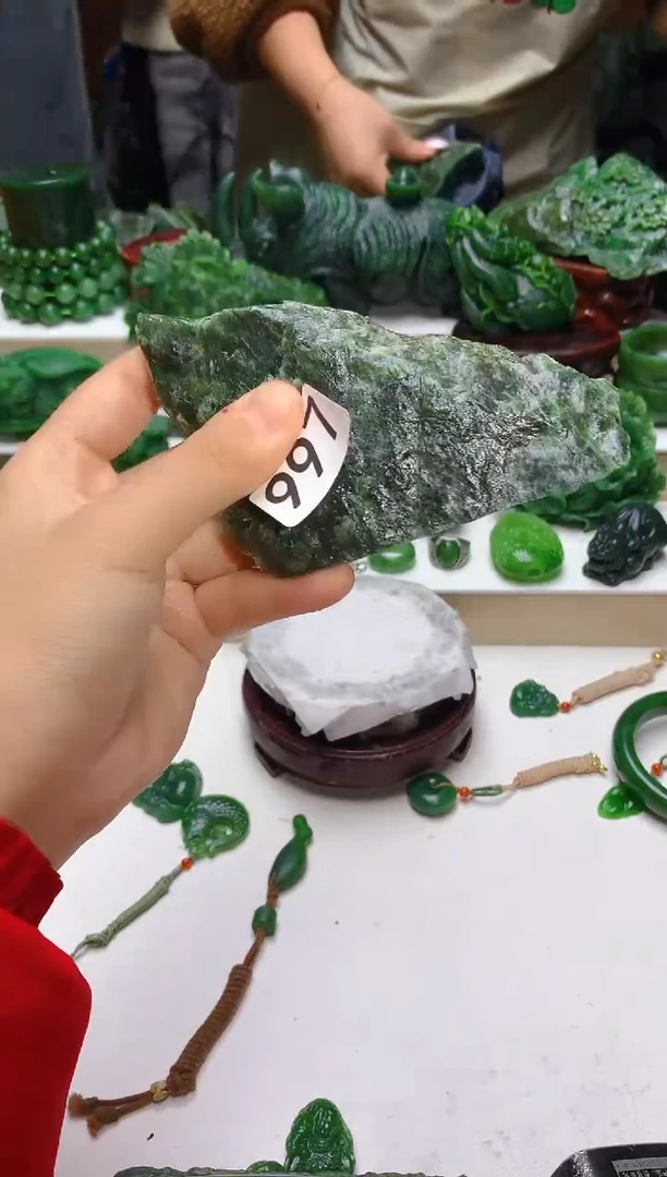 未镶嵌和田玉（碧玉）珠宝半成品1