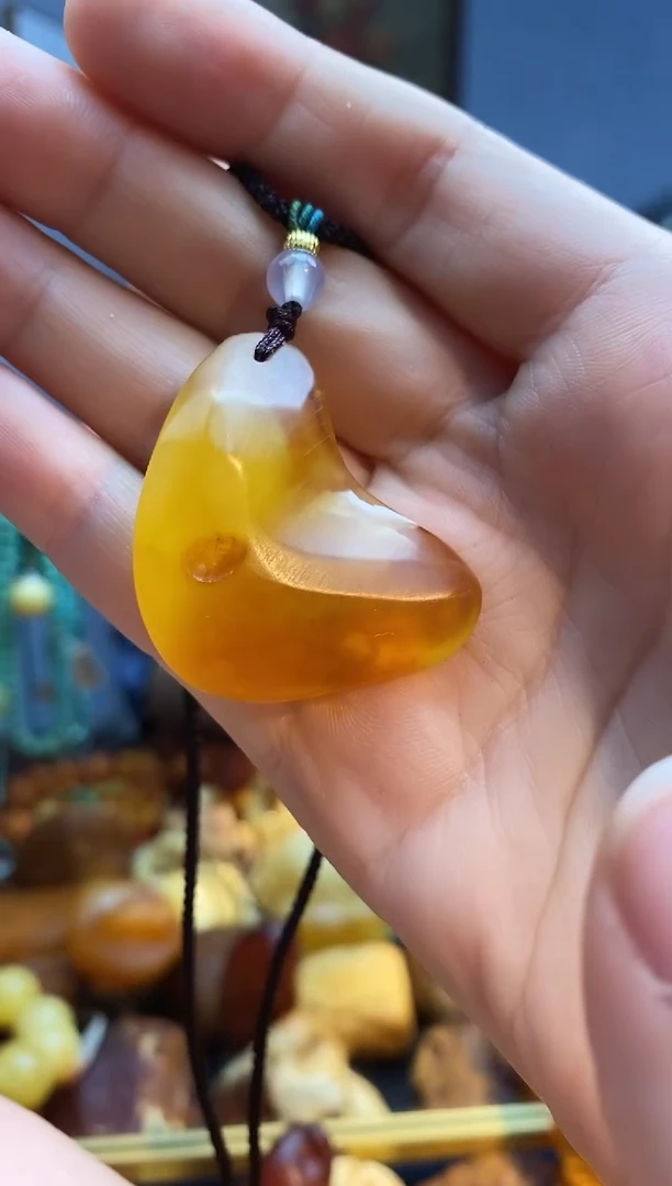 未镶嵌颈饰琥珀吊坠