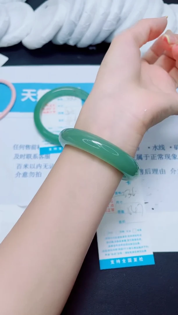 石英质玉手镯未镶嵌335/54.7