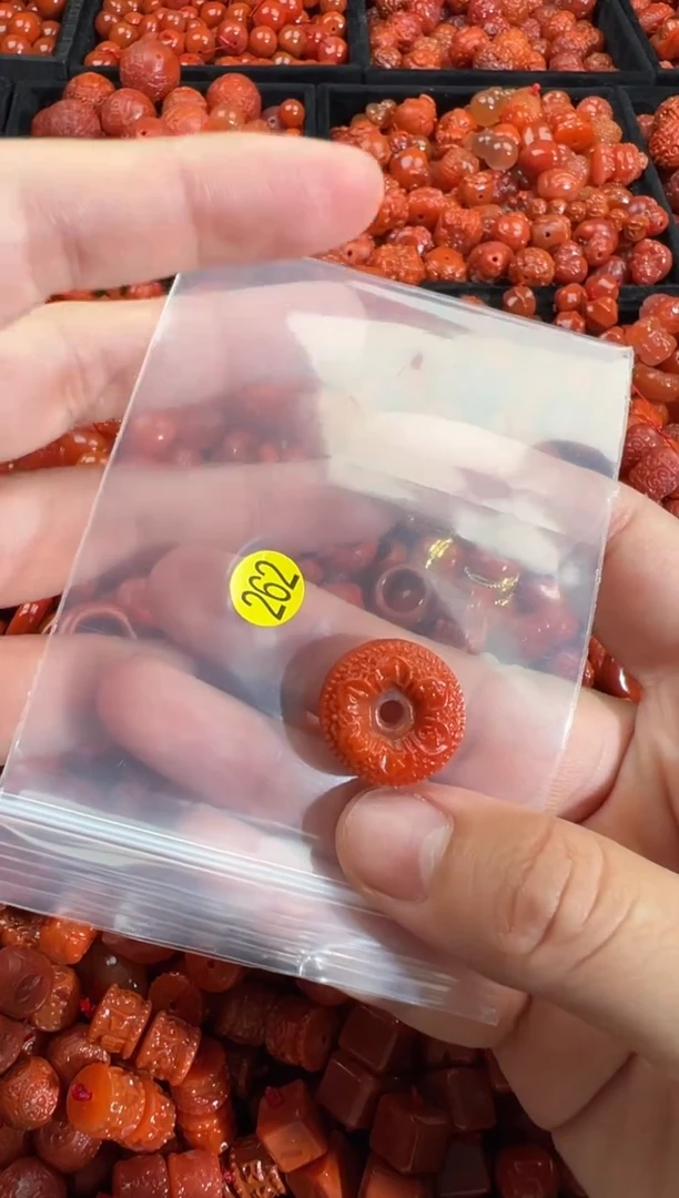 南红玛瑙未镶嵌颈饰1