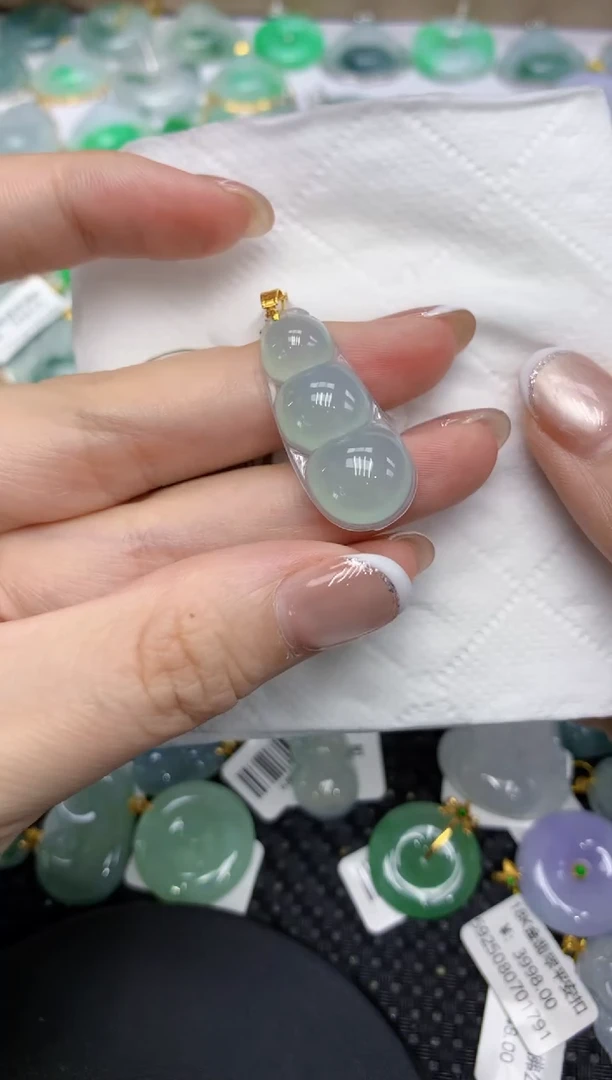 颈饰18K金镶嵌翡翠111111111