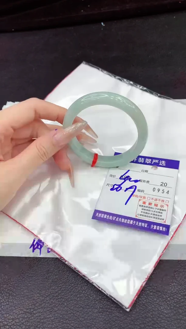 翡翠手镯未镶嵌1