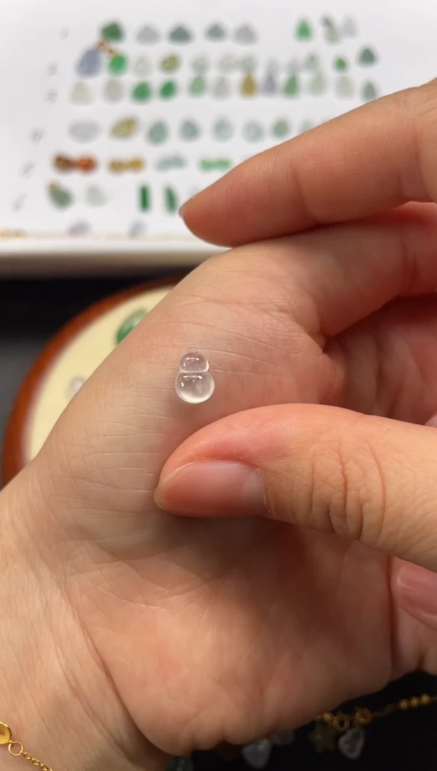 吊坠(不含链)18K金镶嵌翡翠一个JK682