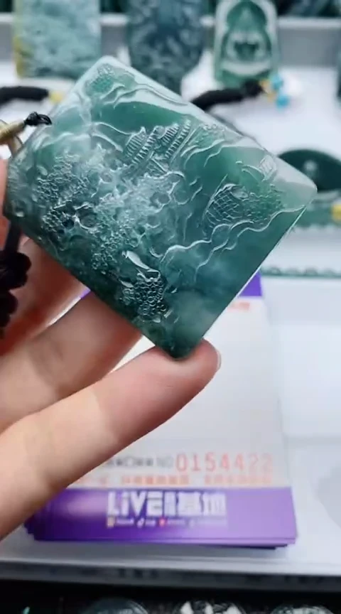 颈饰未镶嵌翡翠