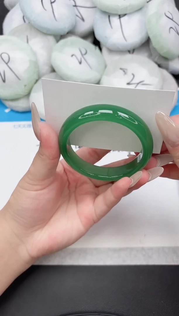 未镶嵌手镯石英质玉39-56.6