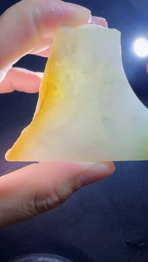 翡翠未镶嵌挂件552翡翠