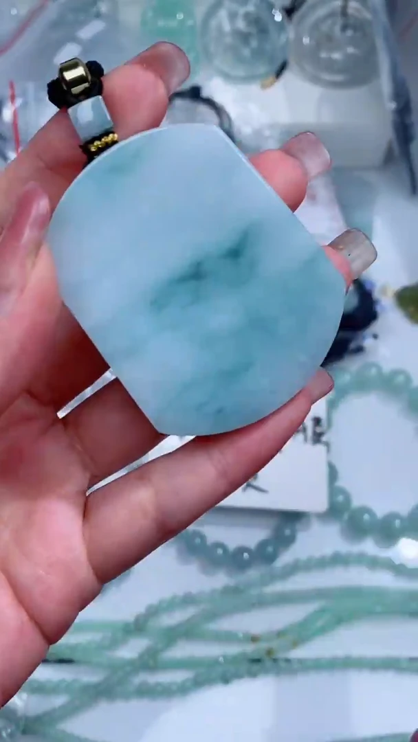 翡翠未镶嵌颈饰吊坠