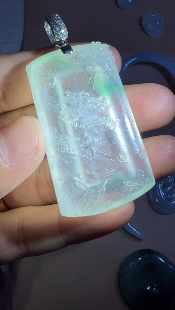 18K金镶嵌定制翡翠翡翠挂件