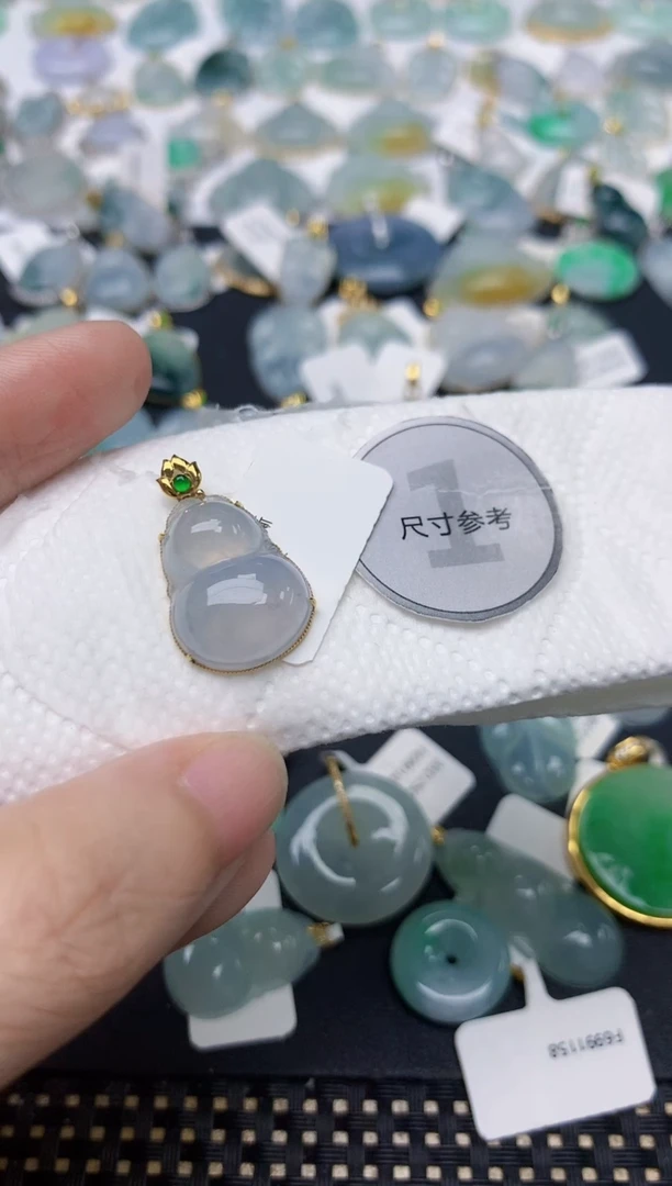 颈饰18K金镶嵌翡翠天然缅甸A货翡翠