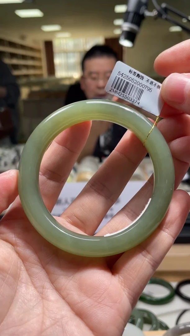 未镶嵌手镯和田玉58圈口 3374