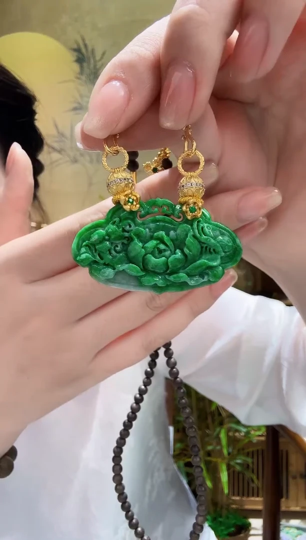 颈饰未镶嵌翡翠吊坠