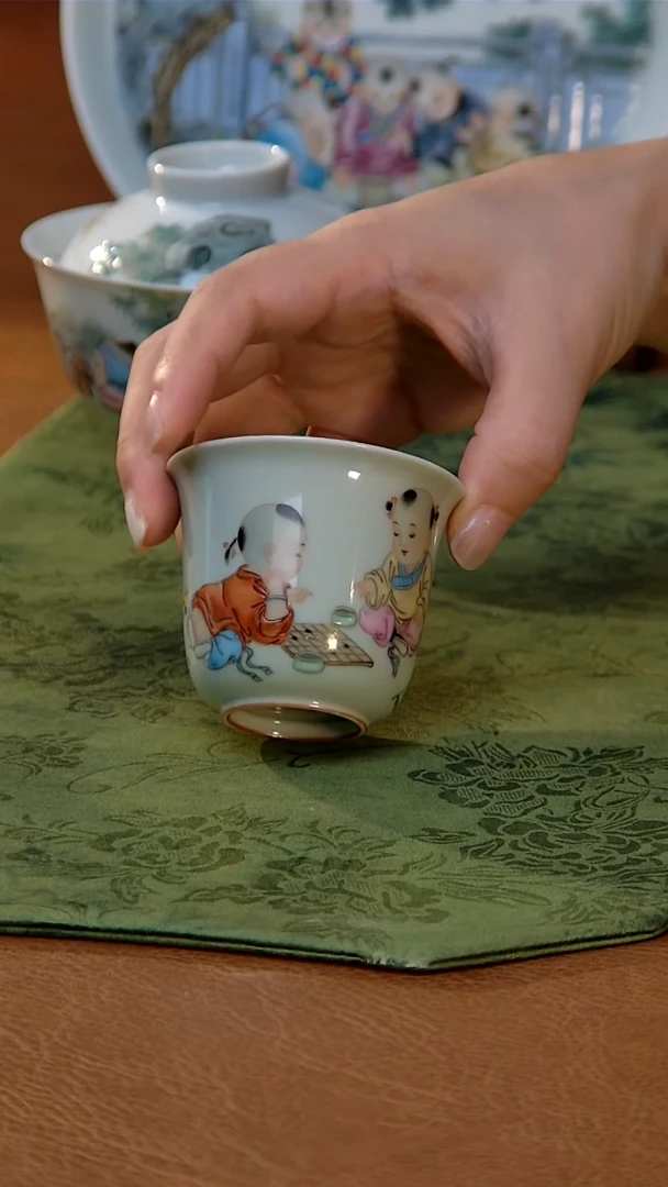 喜颜心造柴烧胎粉彩旗开得胜童子杯