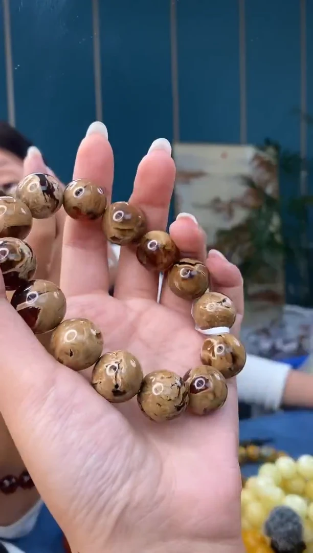 裸石琥珀未镶嵌1/3多样性发其一64