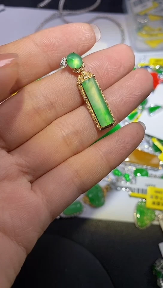 【闪购商品】翡翠颈饰18K金镶嵌18k金吊坠