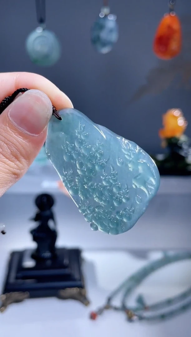 翡翠未镶嵌颈饰花牌