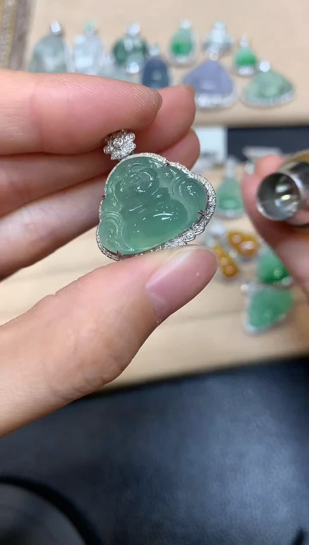 【闪购商品】翡翠颈饰18K金镶嵌佛公【无服务费】