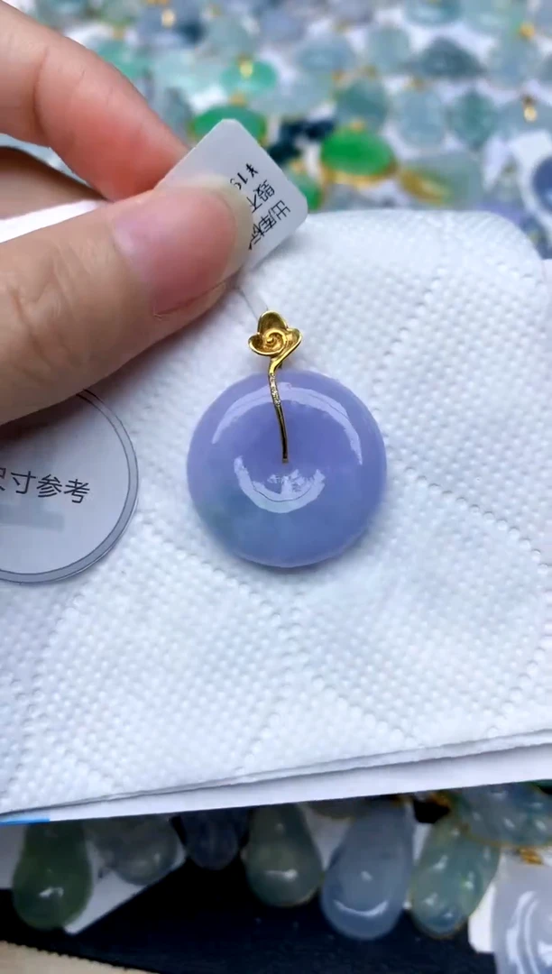 颈饰18K金镶嵌翡翠天然A货翡翠