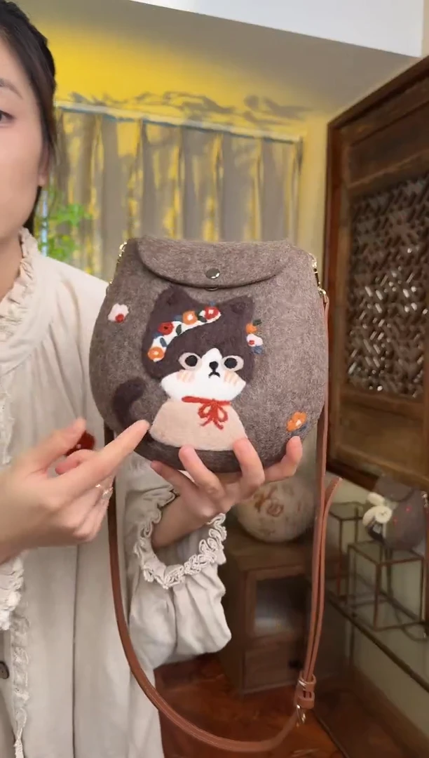 羊毛非遗纯手工包  蛋蛋包花环猫咪