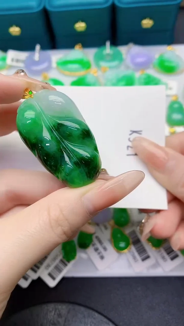 颈饰18K金镶嵌翡翠缅甸天然翡翠A货