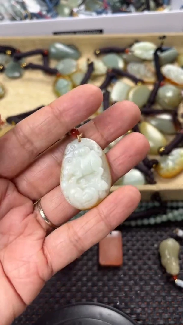 【闪购商品】和田玉颈饰未镶嵌多样性发货没有证书拍一发一有瑕