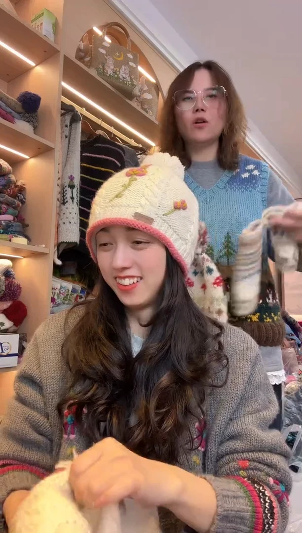 羊毛美利奴白色提花单球帽