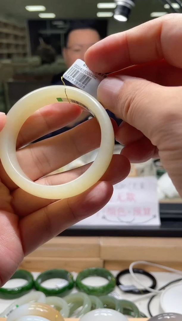未镶嵌手镯和田玉52-53圈口 8028