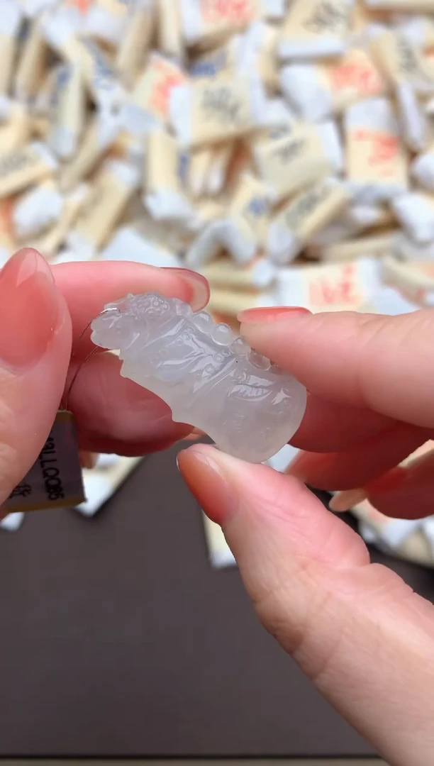 【闪购商品】翡翠挂件未镶嵌一