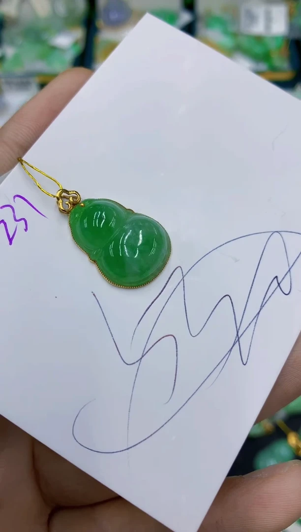 翡翠18K金镶嵌颈饰11111111111