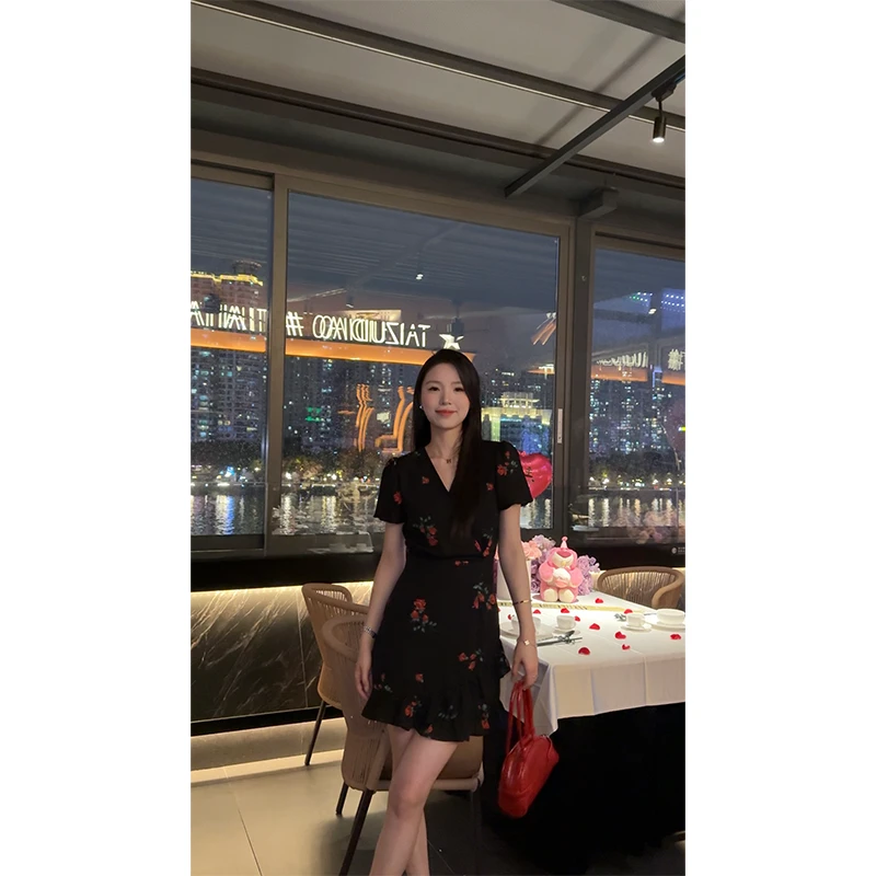 48H【自由玫瑰】加长v领正肩茶歇不规则碎花木耳边显瘦连衣裙 SU213