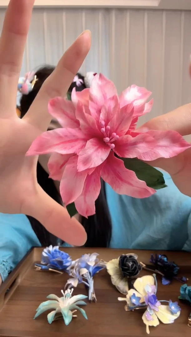 刺绣手绘百合花绒花边夹