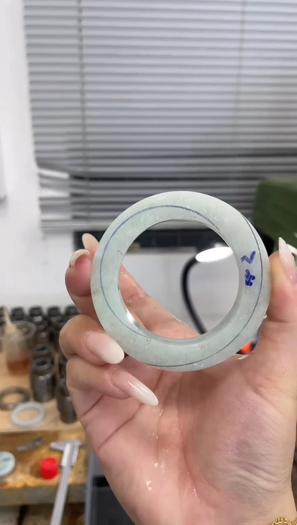 定制翡翠手镯未镶嵌手镯