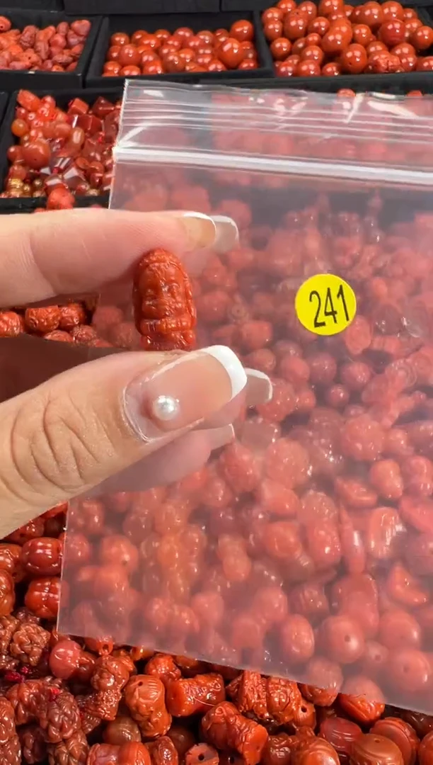 颈饰未镶嵌南红玛瑙1
