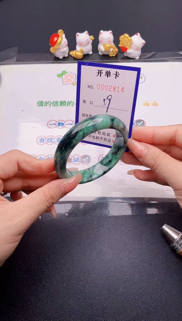 翡翠手镯未镶嵌翡翠手镯未镶嵌