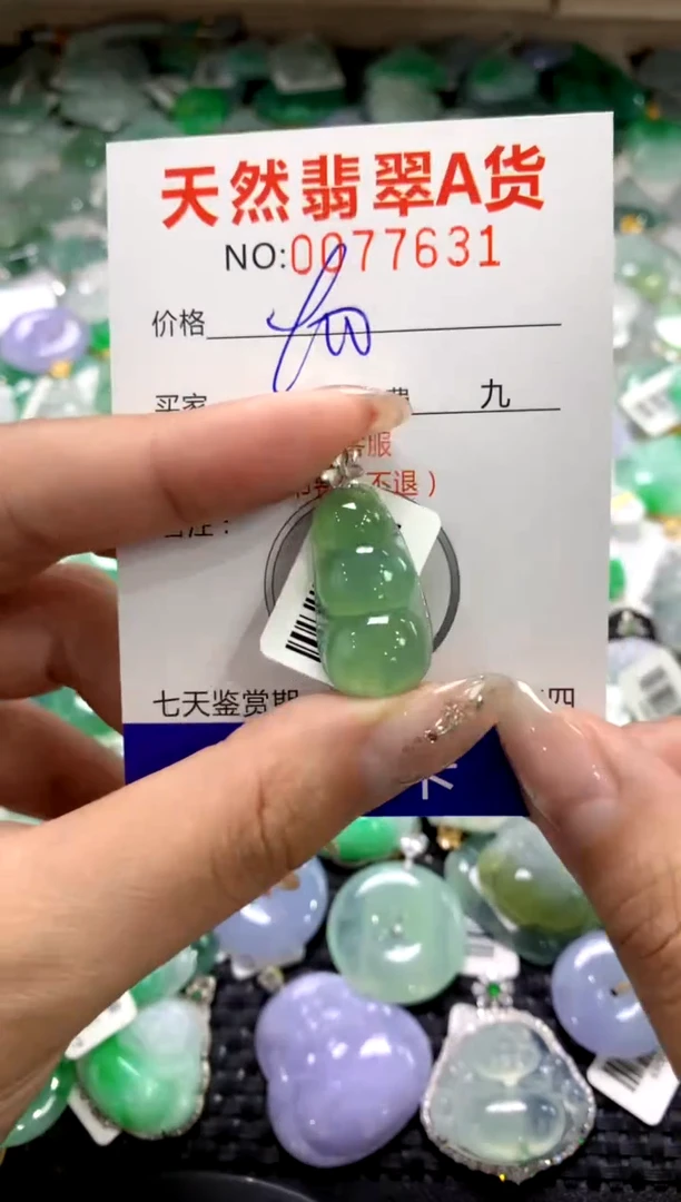 颈饰18K金镶嵌翡翠1111111111111111