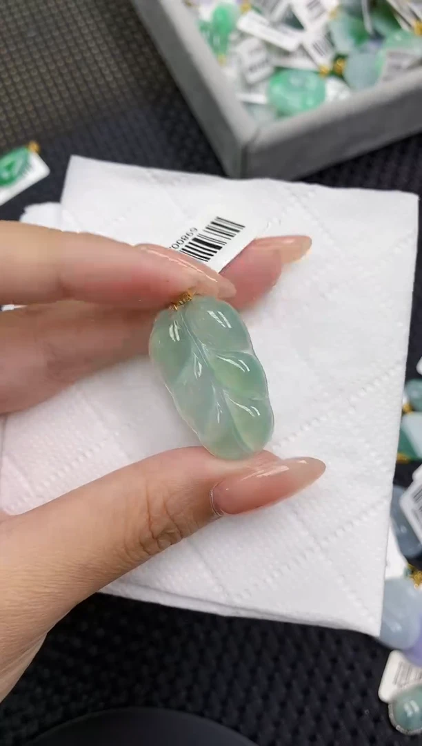 颈饰18K金镶嵌翡翠11111111111