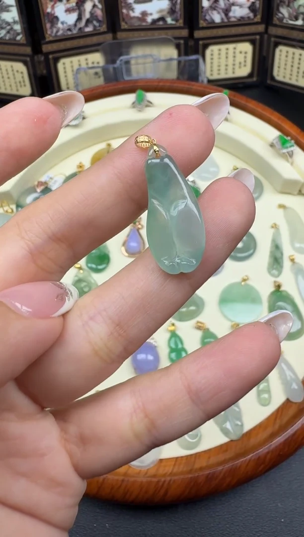 吊坠(赠链)18K金镶嵌翡翠980