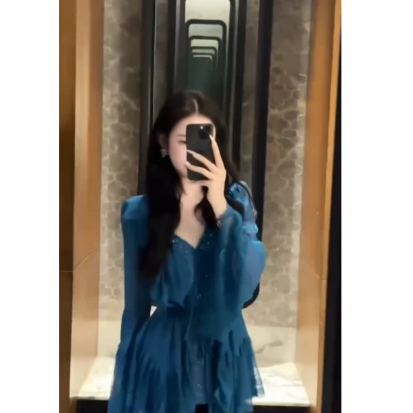 2025夏季新款设计感重工度假风孔雀蓝连衣裙蕾丝雪纺上衣显瘦短裤