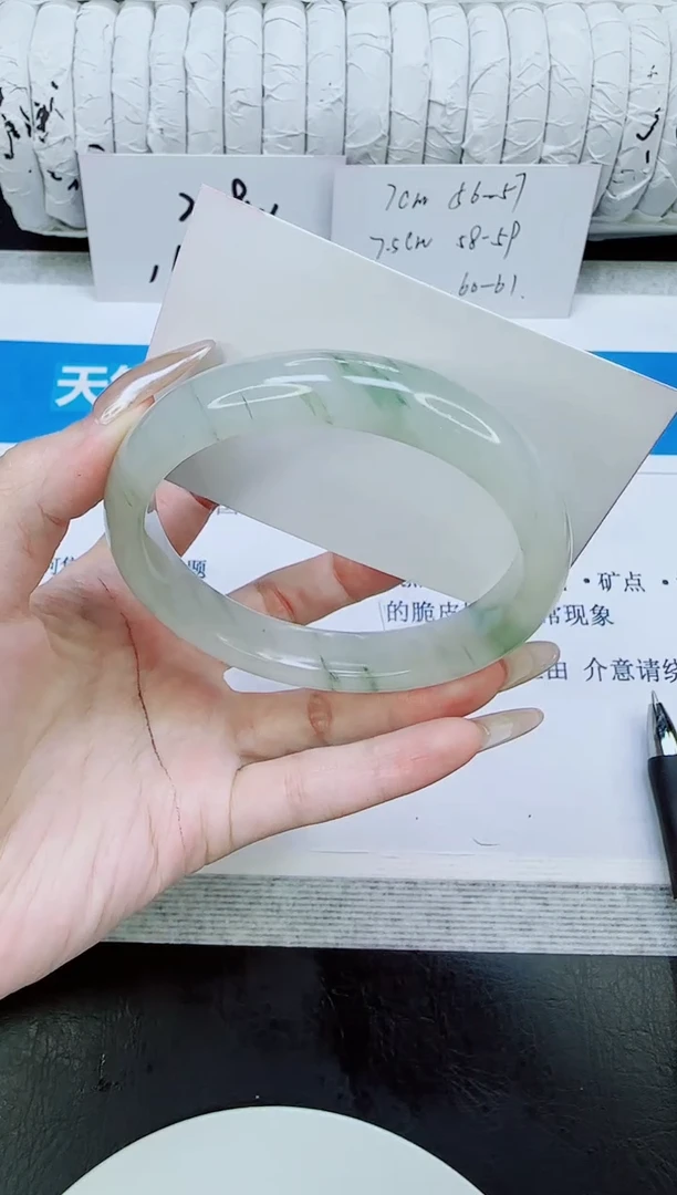 未镶嵌手镯石英质玉226/66.7