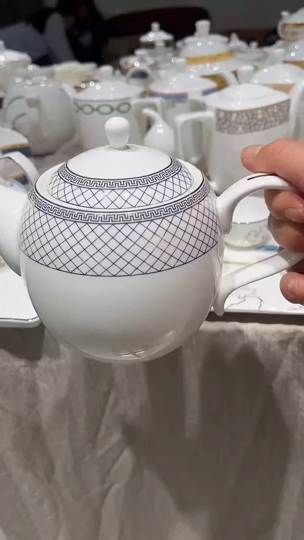 瓷隆达骨质瓷小茶壶