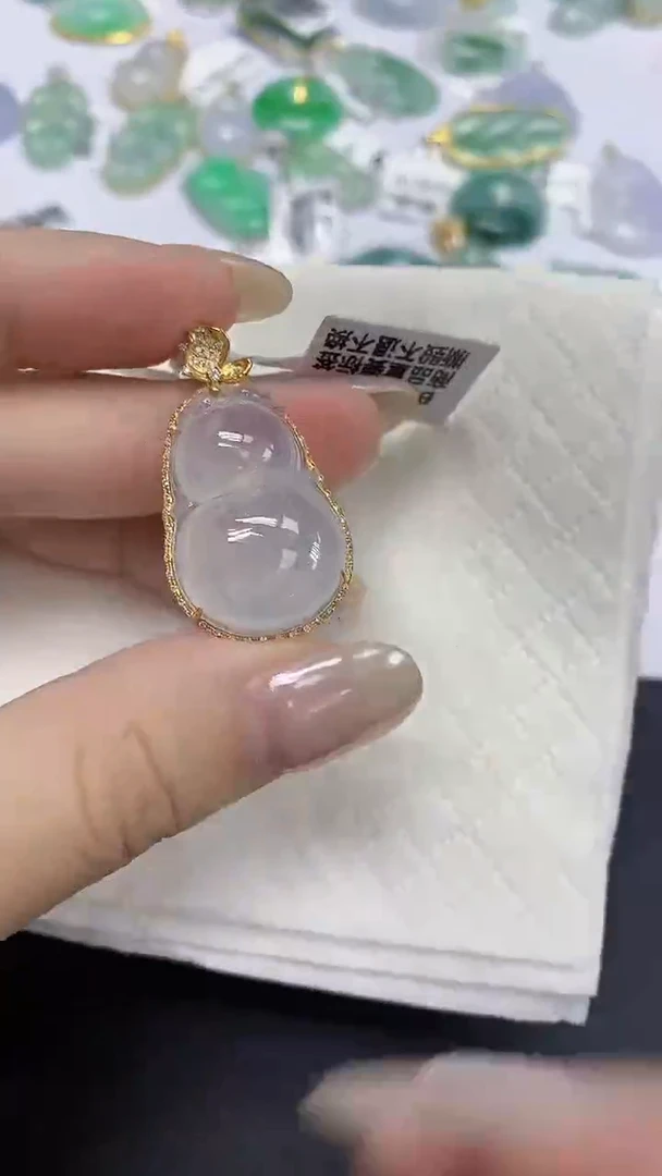 翡翠18K金镶嵌颈饰天然缅甸翡翠A货多样性发其一