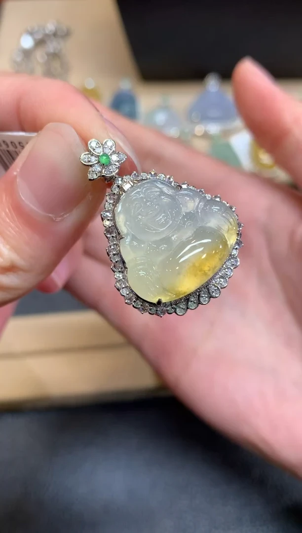 【闪购商品】翡翠颈饰18K金镶嵌佛公【无服务费】