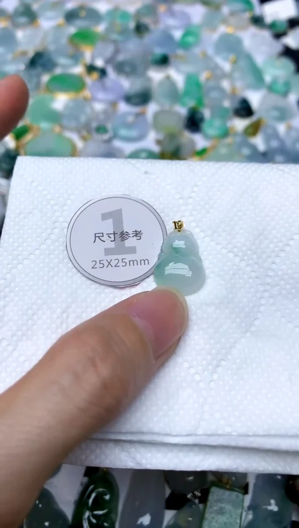 颈饰18K金镶嵌翡翠天然A货翡翠