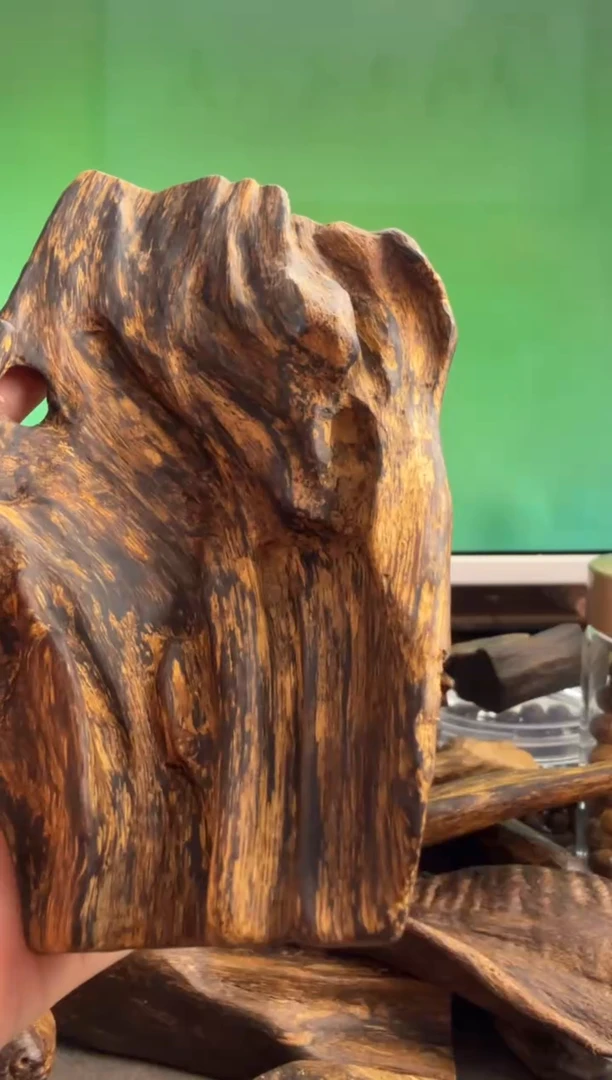 沉香手把件金丝虎斑棋多样性发一