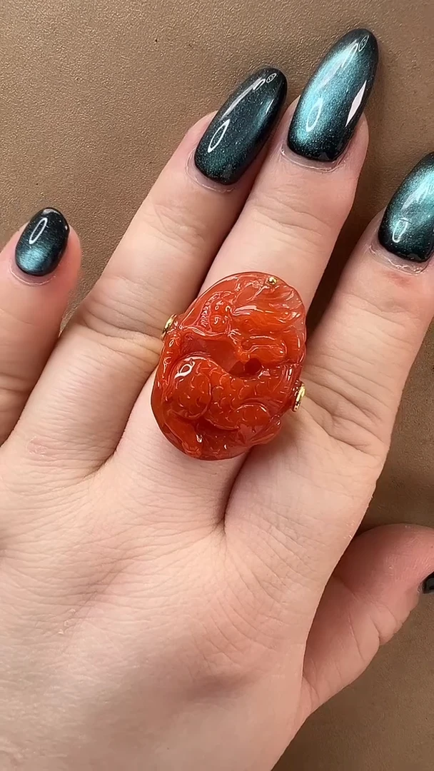 颈饰未镶嵌南红玛瑙戒指